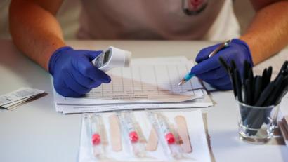 Symbolbild: Jan Woitas/dpa
Die Rufe nach einer Verschärfung der Maßnahmen gegenüber Reiserückkehrern werden lauter.