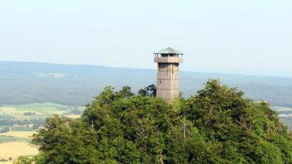 Archivbild: stg
Der Aufstieg zum Aussichtsturm am Rauhen Kulm ist derzeit gesperrt.