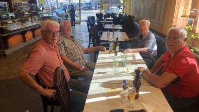 Bild: exb
Im Café Bauer treffen sich die Seniorenvertreter in Verdi aus Grafenwöhr und Umgebung zu einer Besprechung. Thema dabei sind natürlich auch die Abzugspläne der US-Streitkräfte.