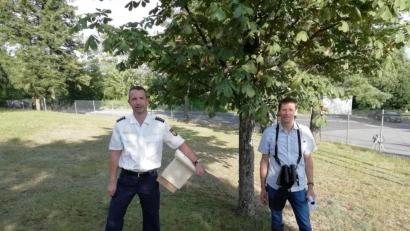 Bild: Martin Bauer / exb
Hauptkommissar Thomas Häusler und Zeno Bäumler begaben sich auf eine Begehung der Bepo-Außenstelle Nabburg.