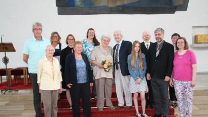 Bild: fpoz
Das Jubelpaar Erika und Alois Zintl im Kreis der Familie und der geladenen Gäste.