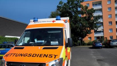 Bild: Stephan Huber
Die Rettungskräfte waren am Mittwochvormittag ins D-Programm ausgerückt. In einer Wohnung in einem Mehrparteienhaus in der Don-Bosco-Straße hatte eine Frau einen Topf Reis auf dem Herd vergessen und war ins Fitnessstudio gefahren.