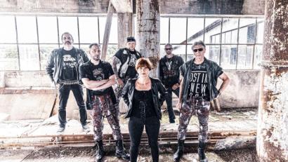 Bild: Christoph Bruening/exb
Die Amberger Heavy-Metal-Band "Aurora Storm" nutzt die Coronazwangspause aktiv und kreativ zur Produktion eines ersten eigenen Albums, das jetzt bei einer Releaseparty vorgestellt wird und dann auf den Markt kommt.