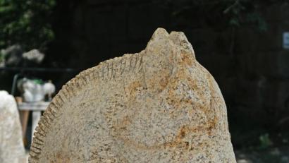 Bild: nm
Auch ein granitener Pferdekopf wird am Freitag, 14. August, am Plattenberg-Steinbruch zu sehen sein.