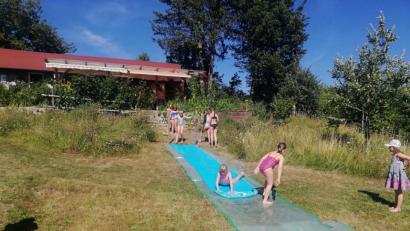 Bild: rpp
Bei Kaiserwetter genossen die Kinder die Rutschbahn im OGV-Garten.
