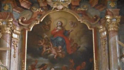 Bild: mma
Die Aufnahme Mariens in den Himmel am Hochaltar der Frohnbergkirche.