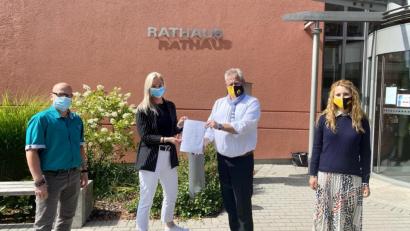 Bild: Firma Wolf/exb
Die Mitarbeiter der Firma Wolf fordern eine alternative Lösung zum Verbot der Arbeitnehmerüberlassungen für die Lebensmittelproduktion.