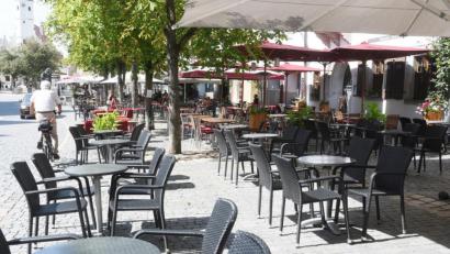 Bild: Gabi Schönberger
Neustadt erlässt den Gastronomen die Gebühren für die Außenbestuhlung. Doch die Stadt Weiden bleibt hart: Hier werden die Wirte weiter zur Kasse gebeten.