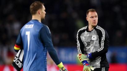 Bild: Christian Charisius/dpa
Manuel Neuer (links) und Marc-André ter Stegen treffen im Champions-League-Viertelfinale zwischen dem FC Bayern München und dem FC Barcelona direkt aufeinander.