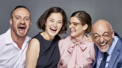 Bild: Hamburger Kammerspiele/exb
Sorgen für beste Stimmung: die Darsteller der Musicalrevue „Glücklich in 90 Minuten“