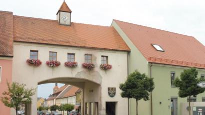 Bild: ibj
Wegen der Behebung der Brandschäden am Oberen Tor nach dem Unfall im Mai 2019 wird die Bundesstraße 14 für etwa drei Wochen gesperrt.