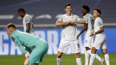 Bild: Manu Fernandez/dpa
Bayerns Stürmerstar Robert Lewandowski bejubelt seinen Treffer zum 6:2 gegen den FC Barcelona.