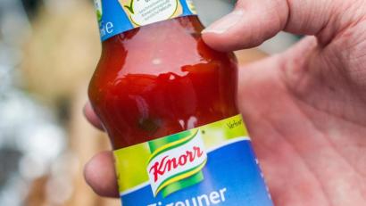 Bild: Hauke-Christian Dittrich/dpa
Die Diskussion über den Produktnamen „Zigeunersauce“ wird schon seit Jahren geführt. 2013 hatte Knorr eine Umbenennung noch abgelehnt.