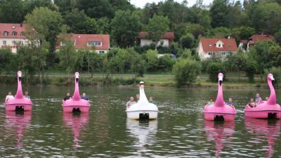 Bild: sne
Der Eschenbacher Stadtrat hat die neuen Tretboote getestet.