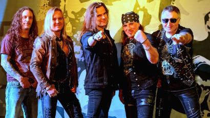 Bild: Peter Ernszt/exb
Bonfire kommen nach Amberg – hochkarätiger Besuch für die Fans von Hard und Heavy Rock. Von links: André Hilgers, Frank Pané, Alexx Stahl, Ronnie Parkes und Hans Ziller.