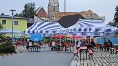 Bild: jma
Die eilig aufgestellten Pavillons sorgten für trockene Plätze