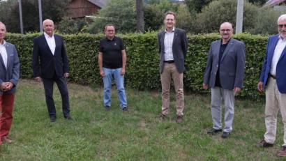 Bild: usc
Sie leiten für ein Jahr die Geschicke des Lions-Clubs Amberg-Sulzbach (von links): Präsident Fritz Kammerer, 1. Vizepräsident Gustl Walleter, Mitgliedschaftsbeauftragter Johann Frank, Clubsekretär Stefan Huber, Schatzmeister Hans Fürnkäs und Past-Präsident Peter Rückerl.