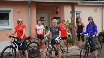 Bild: fvo
Startschuss zum "Vohenstraußer Lauf10-Run&Bike" den Angela Rucker (Zweite von links) organisiert