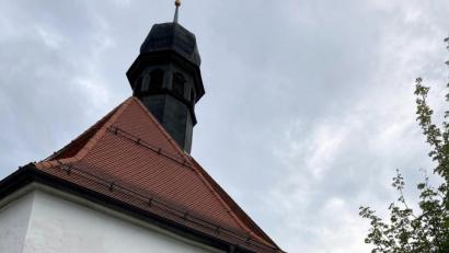 Bild: stg
Die Außensanierung der Friedhofskirche ist - unübersehbar - dringend geboten.