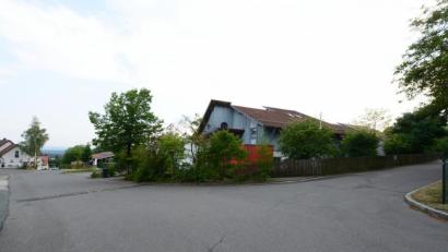 Bild: bey
Dreh- und Angelpunkt der Sanierung der Berg- und Alexander-von-Humboldt-Straße ist das Kinderhaus St. Pankratius (Mitte) mit dem Vorplatz und notwendigen Parkmöglichkeiten