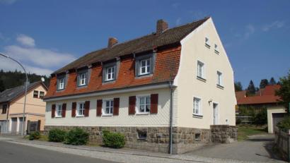 Bild: mmj
Im Focus der Neuauflage der "Dorferneuerung" steht bestimmt auch das alte Polizeihaus, das aktuell als Mulitfunktionsgebäude ein kleines Museum, den Jugendraum, das Archiv der Gemeinde und die Gemeindekanzlei beherbergt.