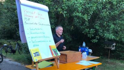 Bild: Werner Kick/exb
Bienenfachwart Michael Ring beim Vortrag