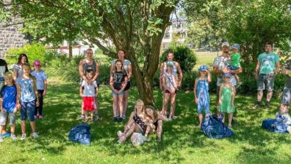 Bild: nza
In einer Rama-Dama-Aktion sammelten die Kinder den Müll an den öffentlichen Plätzten in Krummennaab auf.