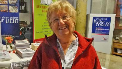 Bild: hka
Helma Koch verweist in Zeiten der Pandemie auf den historischen Amtsarzt Schleis von Löwenfeld, dem sie ein Theaterstück widmete.