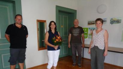 Bild: amö
Schulverbandsmitglied Andreas Sorgenfrei, Rektorin Christine Losch, Bürgermeister Walter Schauer und Bürgermeisterin Sonja Meier (von links) kamen zur ersten Schulverbandssitzung zusammen, um wichtige Themen zu besprechen.