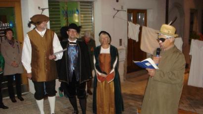 Bild: krb
Kleine Szenen machen Neustädter Geschichte lebendig bei den historischen Stadtführungen. Zwei Termine gibt es vorerst.