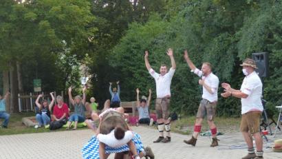 Bild: hme
Die Jungs vom Neidaffer Plattlclub legten sie mächtig ins Zeug.