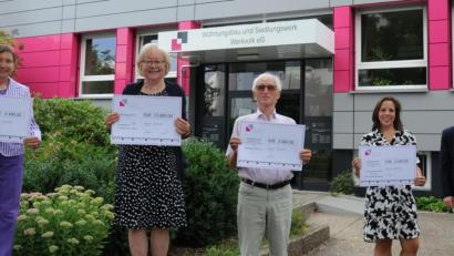 Bild: gf
Über die großzügige Spende freuten sich die Geber genauso wie die Empfänger (von links): Werkvolk-Vorstand Dagmar Kierner, Marianne Gutwein (SkF), Bernhard Saurenbach (Amberer Tafel), Kathrin Morgenstern (OTH) sowie Werkvolk-Vorstand Wolfgang Erb.
