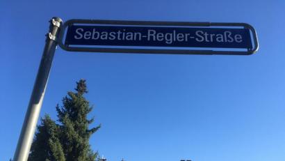 Bild: roa
Die Sebastian-Regler-Straße in Amberg: Der Stadtrat diskutiert, wie man künftig mit problematischen Straßennamen umgehen will.