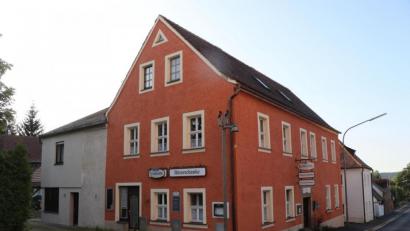 Bild: vlu
Dieses rote Haus soll "braun" werden, wenn es nach den Rechtsextremen vom "Dritten Weg" geht