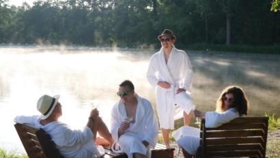 Bild: exb
Steven, Chris, Tobias und Andy (von links) sehen entspannt ihrer musikalischen Zukunft entgegen. Sie wollen mit "Superniere" und melodiösem Rock die Bühnen erobern.