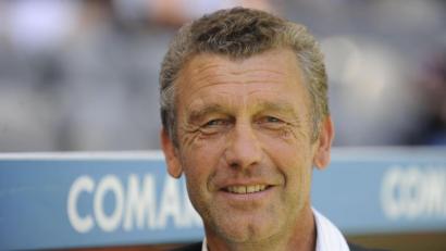 Archivbild: Andreas Gebert/dpa
Humorvoll und pointiert: Der bei der SpVgg Weiden groß gewordene Ex-Fußballprofi Florian Hinterberger erzählt Anekdoten aus seinem Leben.