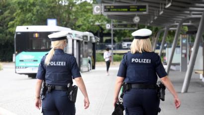 Bild: Gabi Schönberger
Kaum was zu tun: Bei den Kontrollen am Donnerstag stießen die Beamtinnen auf wenig Maskenmuffel.