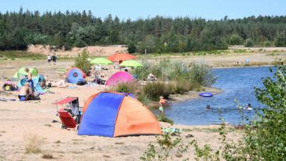 Bild: Gabi Schönberger
Gerade an heißen Sommertagen ist am Dießfurter Freizeitsee viel los.