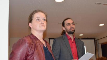 Bild: Benkhardt
Listenführer Josef Schmidt und die Bezirksvorsitzende Tina Winkelmann bei der Vorstellung des Wahlprogramms der Grünen in Erbendorf.