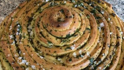 Bild: Mechthild List
Mechtild List aus Ensdorf hat uns ihr Lieblingsrezept geschickt: ein Pesto-Zupfbrot.