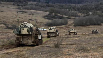 Bild: Sgt. Megan Zander
US-Soldaten fahren während "Combined Resolve XIII" in M109 Paladin.