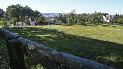 Bild: Petra Hartl
Rund um die Hofstelle des Schimmelbauern (in Hintergrund) am Mariahilfberg herrscht Idylle. Mit dem Areal beschäftigte sich der Bayerische Verwaltungsgerichtshof.