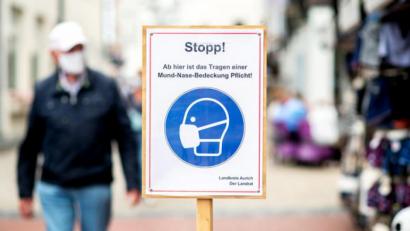Bild: Hauke-Christian Dittrich/dpa
Bayern kämpft mit verschärften Bußgeldern gegen Masken-Verweigerer an.