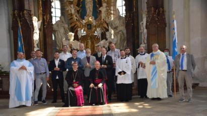 Bild: Bistum Regensburg
Zwölf Neue gründen in der Regensburger Partnerdiözese Pilsen eine Marianische Männer Congregation.