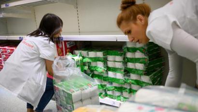 Bild: Symbolbild: Sebastian Gollnow/dpa
Klopapier-Einräumen statt Ausbildung: Die Bewältigung der Coronakrise hat Auswirkungen auf die Ausbildung.