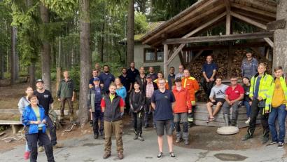 Bild: gis
32 Freiwillige verschönern das Ortsbild rund um den Fichtelsee.