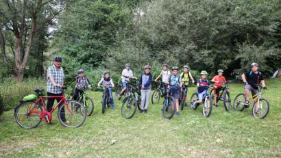 Bild: njn
Viel Spaß machte den Kindern und Jugendlichen sowie "Radscout" Bürgermeister Johannes Reger (links) die "Radltour ins Blaue".