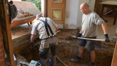 Bild: jr
Derzeit laufen im Eingangsbereich des Historischen Rathauses Erdarbeiten zum Bau des neuen Versorgungsleitungsschachtes.