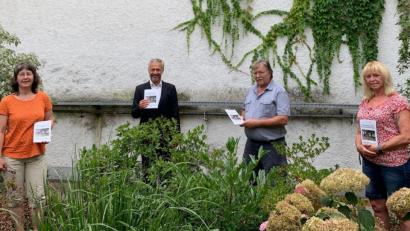 Bild: Stadt Vilseck/exb
Das Ferienprogramm stellten vor (von links): Beirätin Monika Krieger, 2. Bürgermeister Thorsten Grädler, OGV-Vorsitzender Armin Heuberger und OGV-Schriftführerin Angela Kredler.