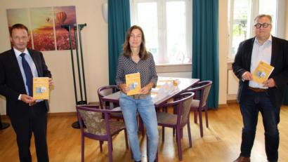 Bild: fsb
Sie stellen das neue Programm vor (von links): Oberbürgermeister Jens Meyer, Leiterin Susanne Meichner und Sozialdezernent Wolfgang Hohlmeier.